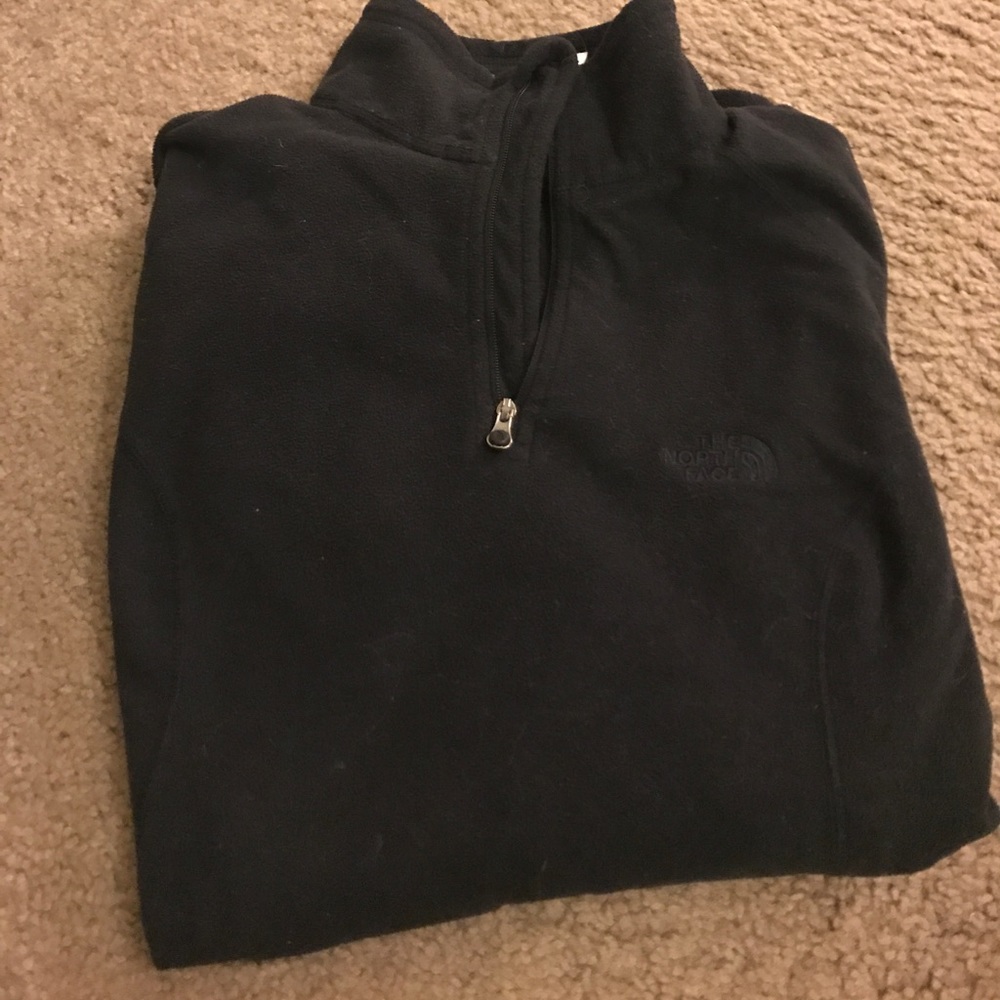 Women’s fitted North Face fleece