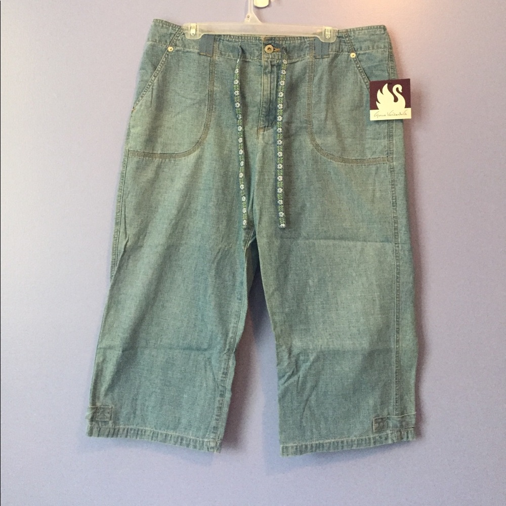 NWT Gloria Vanderbilt Women’s Jean Capris