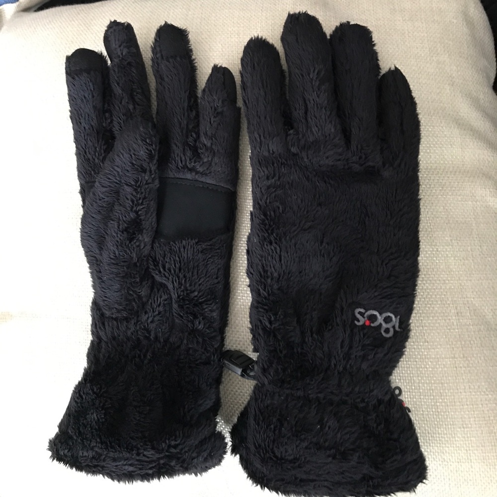 Black winter gloves