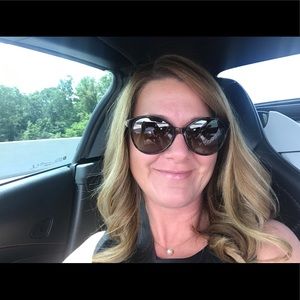 Meet your Posher, Angela