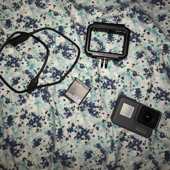 GoPro Hero 5 Black - Picture 1 of 7