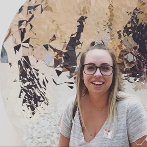 Meet your Posher, Claire