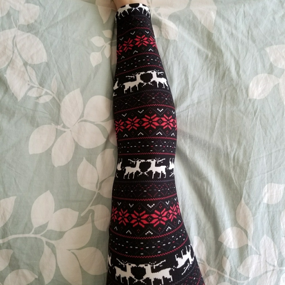 NWOT Poinsettia Deer Winter print leggings