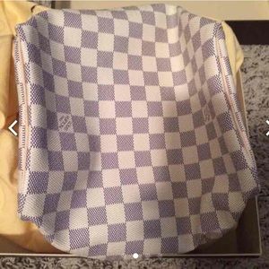 LV Damier Azur, 25