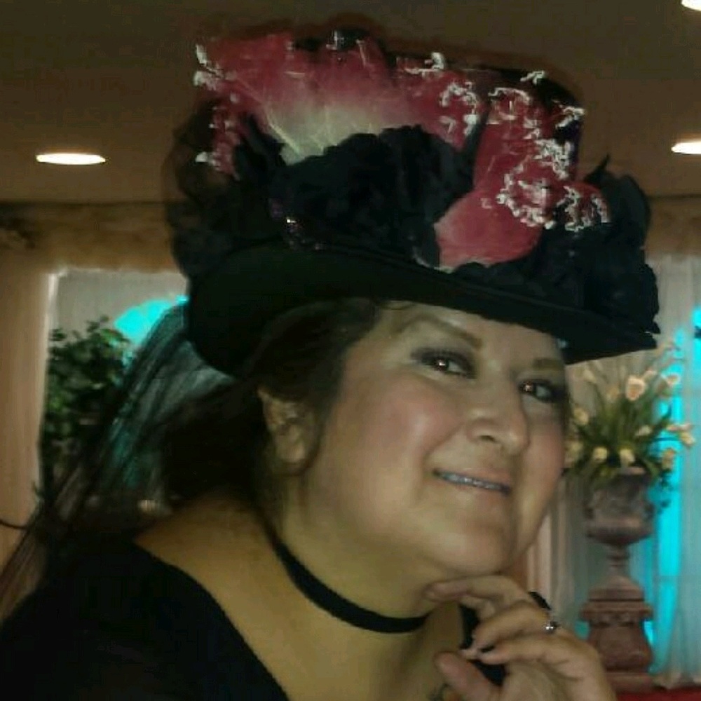 Meet your Posher, Gloria