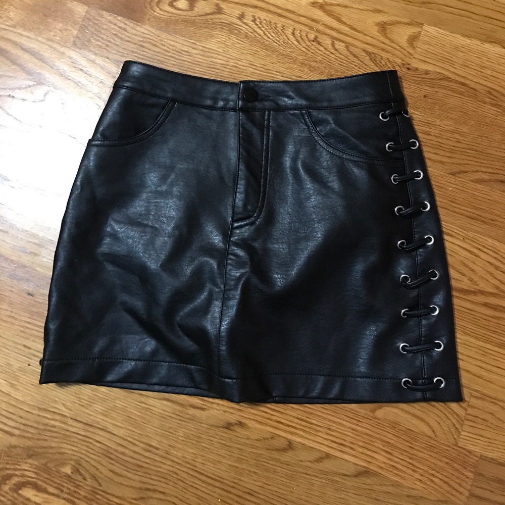 Fitted leather skirt