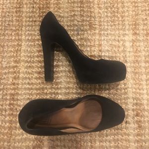 Pour La Victoire heels