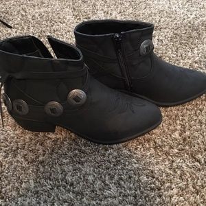 Ankle high boots