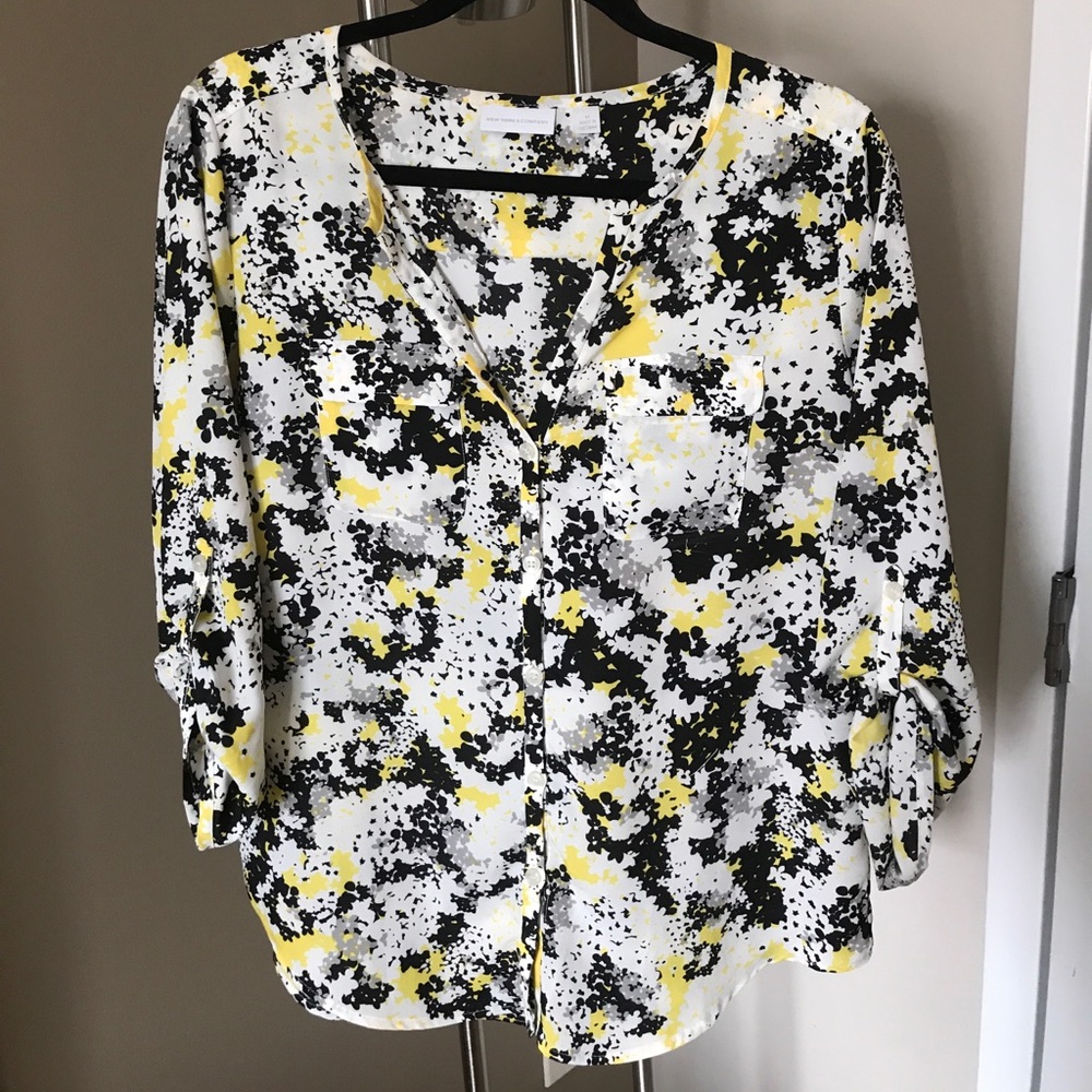 Floral blouse in black yellow and white. On trend!