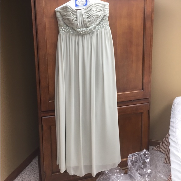 Sage green formal dress - Picture 1 of 3