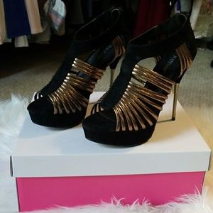 JustFab Sexy 4" Gold and Black Stiletto