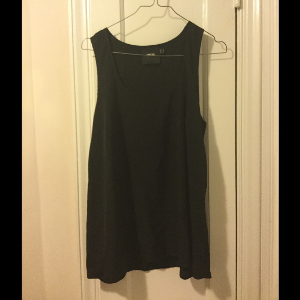 Asks black tank top