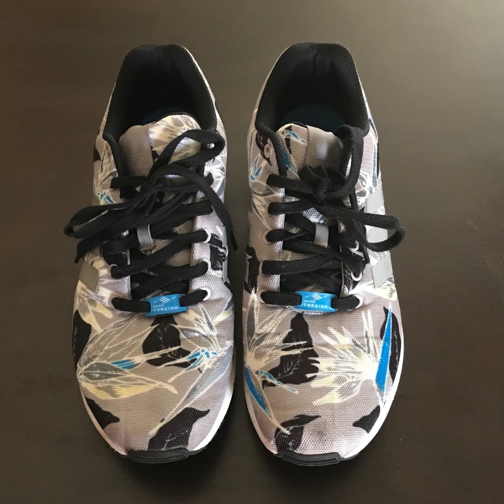 Men’s Adidas Torsion tennis shoes