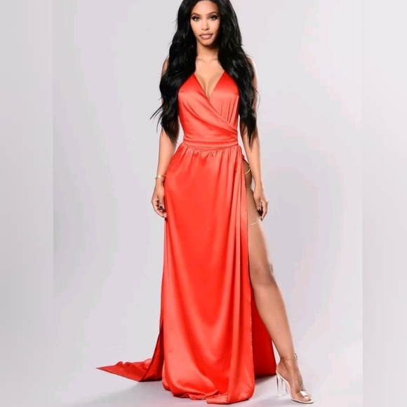 Fashion Nova Dresses & Skirts - NWOT Fashion High Slit Gown sz XL