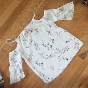 Cute floral top (size: small)