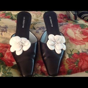 Gently Worn Liz Claiborne Shoes size 8