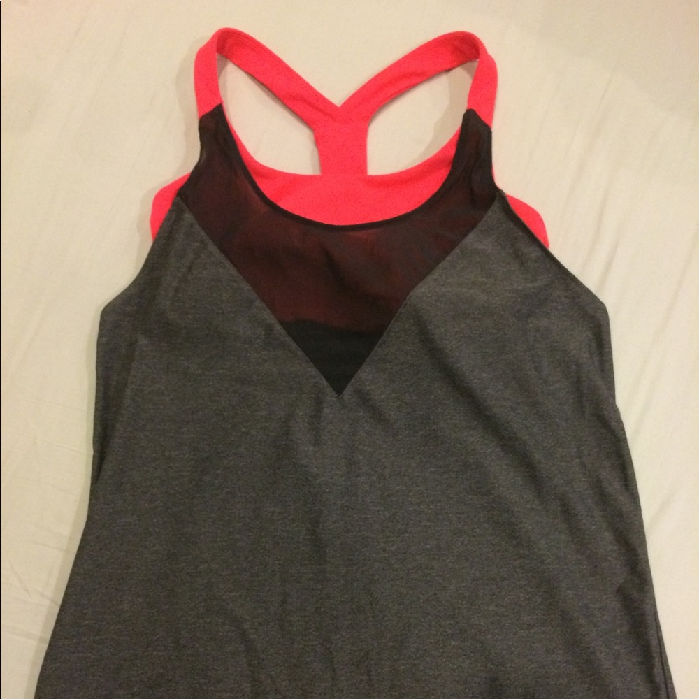 Under armour women's workout top size small