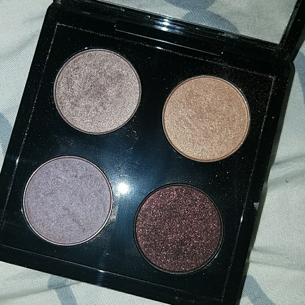 Mac eyeshadow quad in Temperature Rising