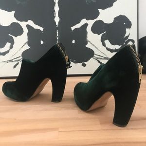 Topshop Green Velvet high heel ankle shoes.