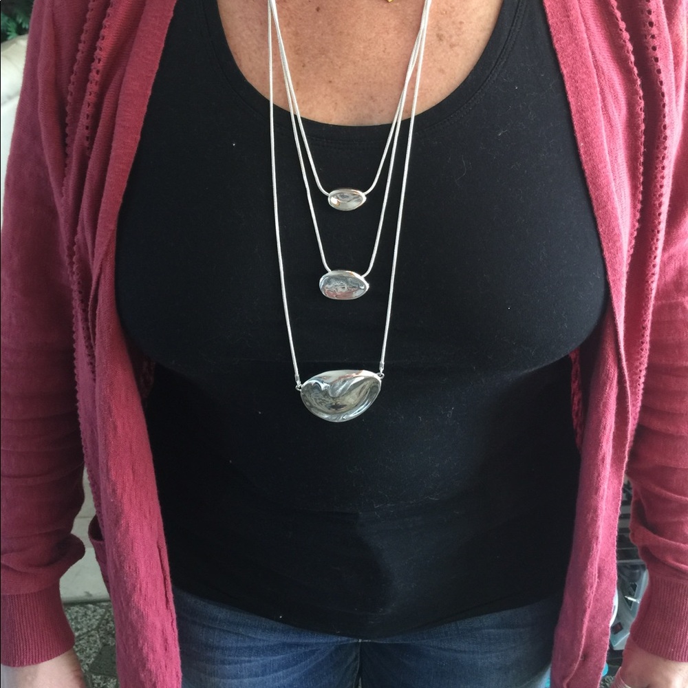 Gorgeous 3 strand silver Chico’s necklace 💯💋