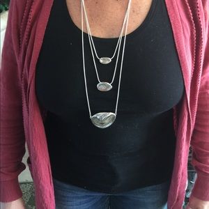 Gorgeous 3 strand silver Chico’s necklace 💯💋