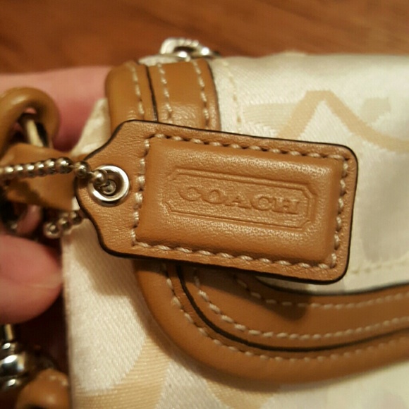Coach clutch/wristlet - Picture 6 of 8