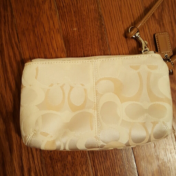 Coach clutch/wristlet - Picture 8 of 8