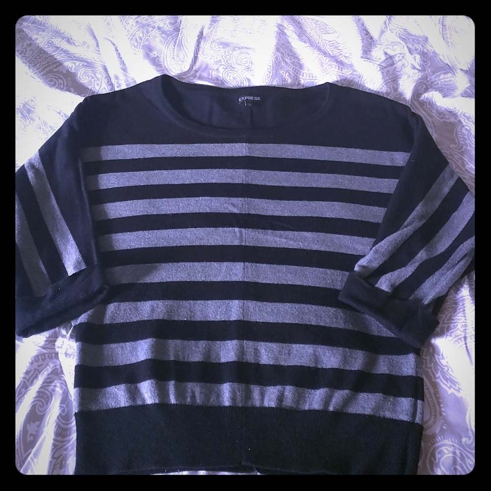 🍁EXPRESS Comfy loose fitting sweater sz S🍁