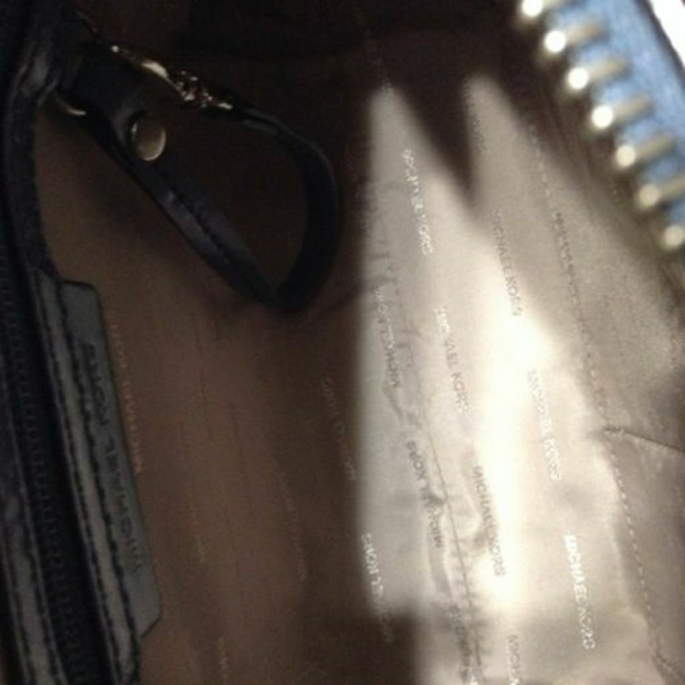 ๐๐๐HOST PICMichael Kors Studio Medium Dome Mes - Picture 6 of 8