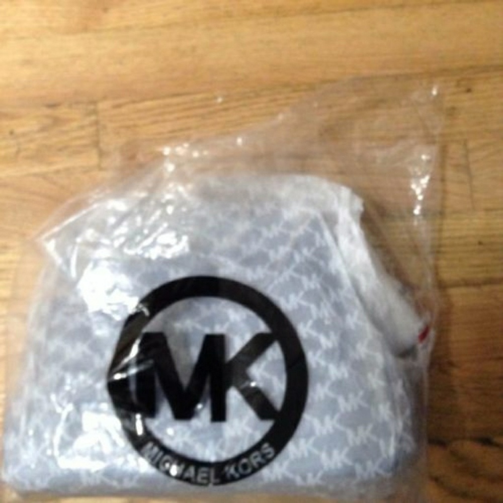 ๐๐๐HOST PICMichael Kors Studio Medium Dome Mes - Picture 8 of 8
