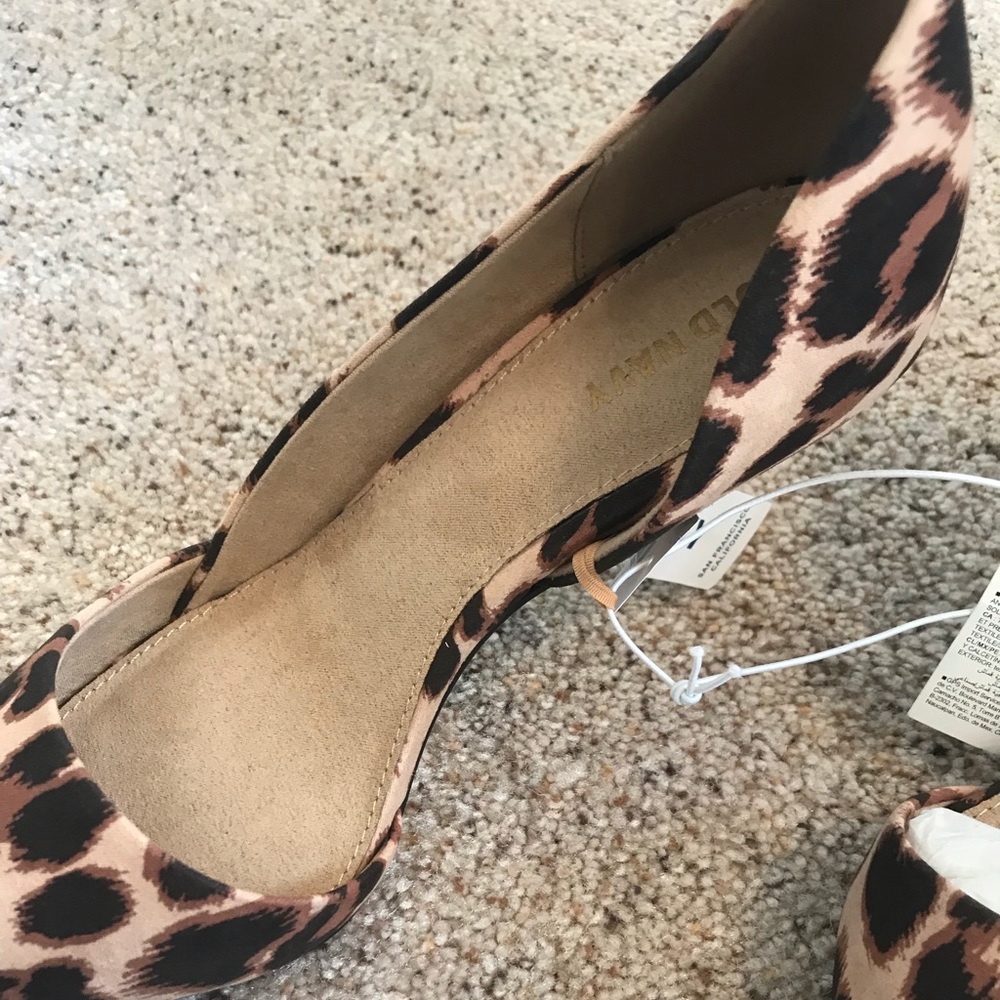 Shoes - Picture 7 of 8