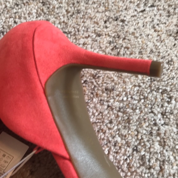 Shoes - Picture 4 of 8