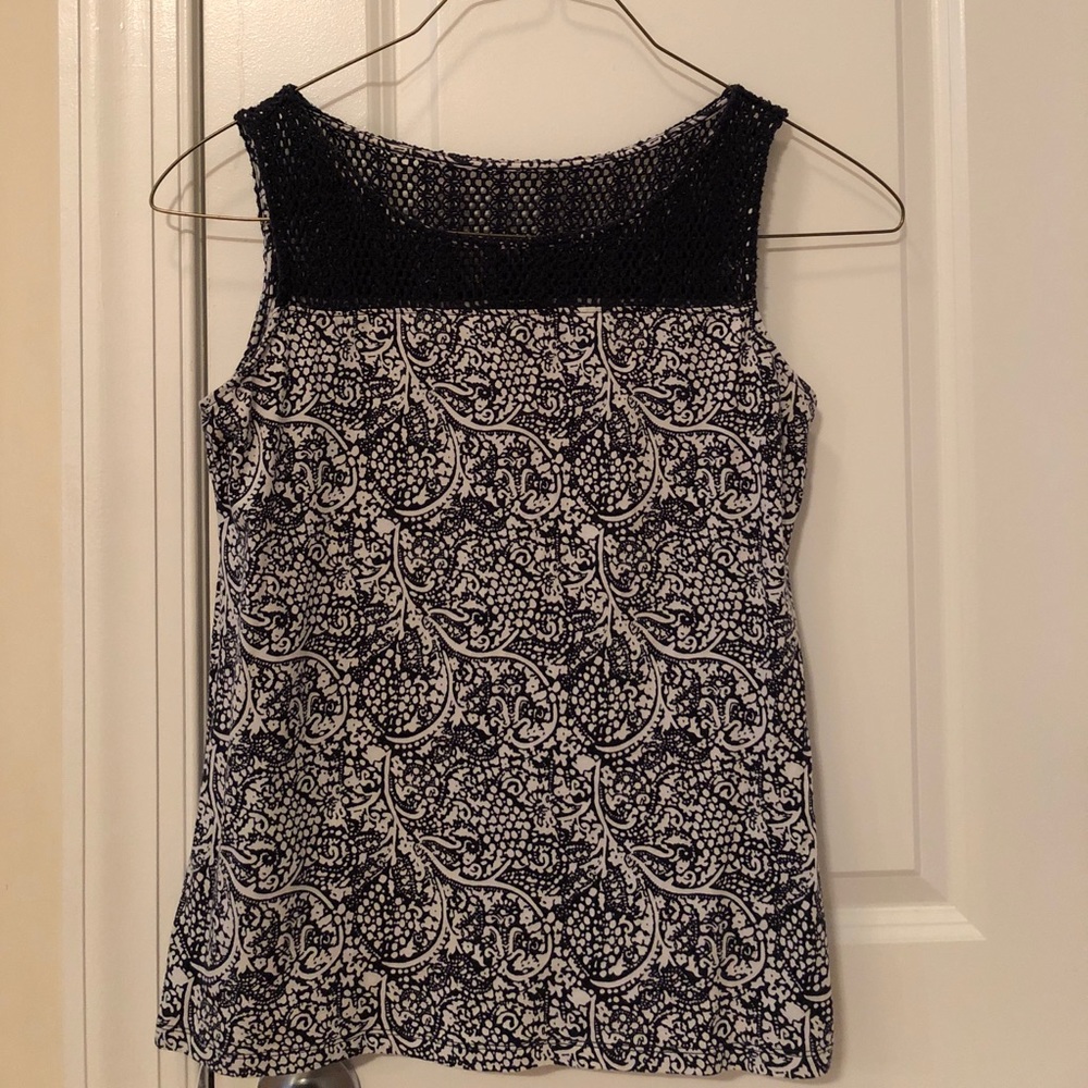 🛍 Ann Taylor - Crocheted Neck (M)