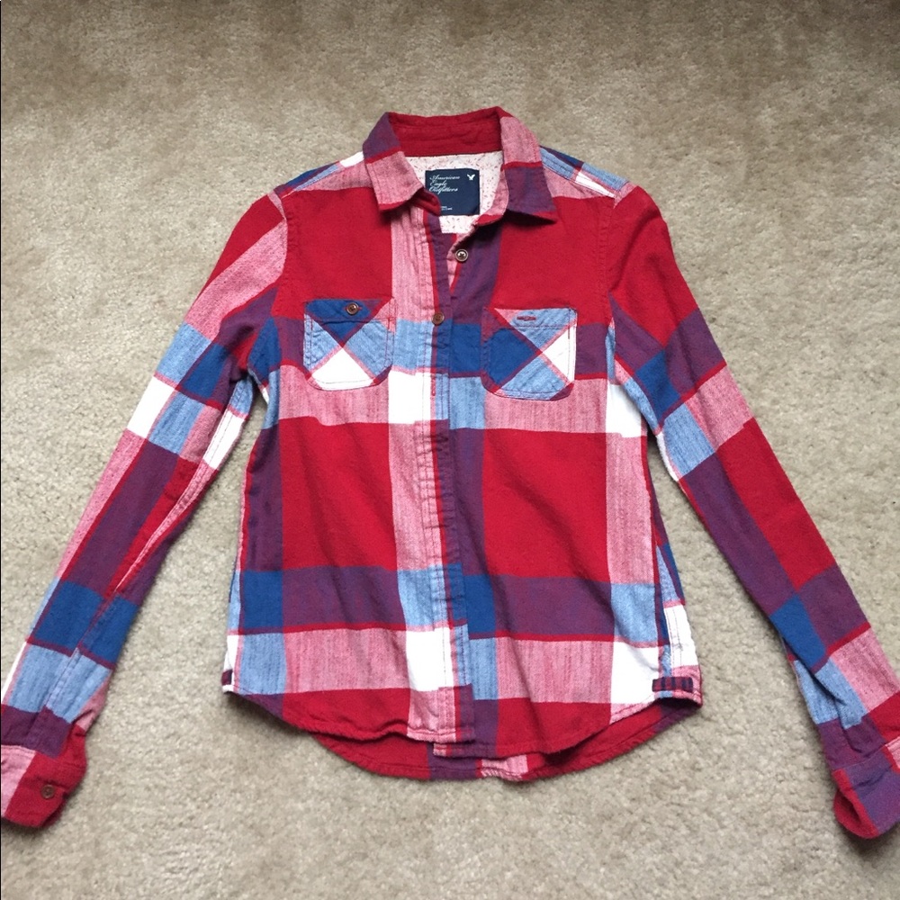Women’s plaid long sleeve.