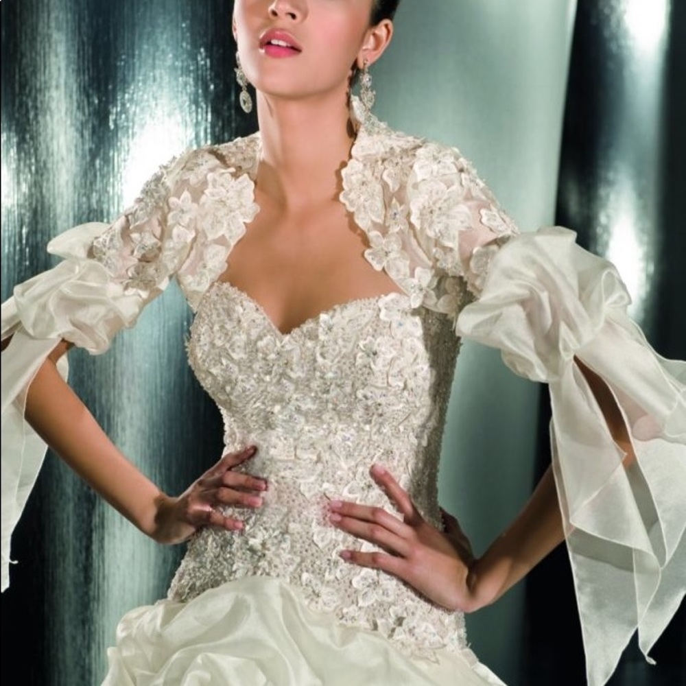 Demetrius designer wedding dress - Style 1394