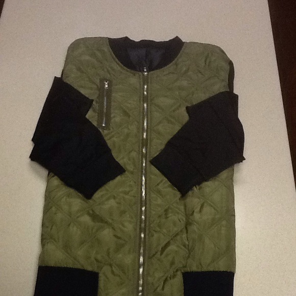 🎉HP🎉Only 1 left L Bomber jacket🔥 - Picture 2 of 2