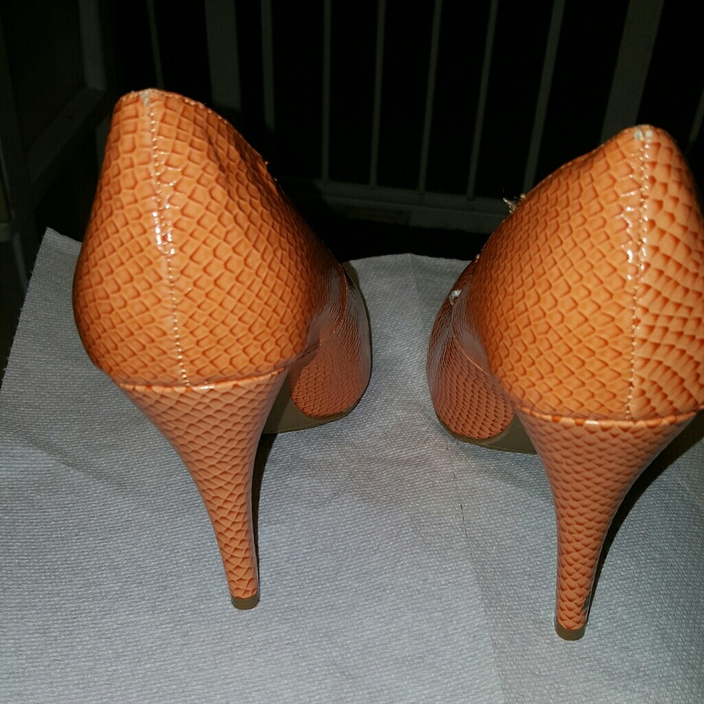 Beautiful shoe - Picture 2 of 2