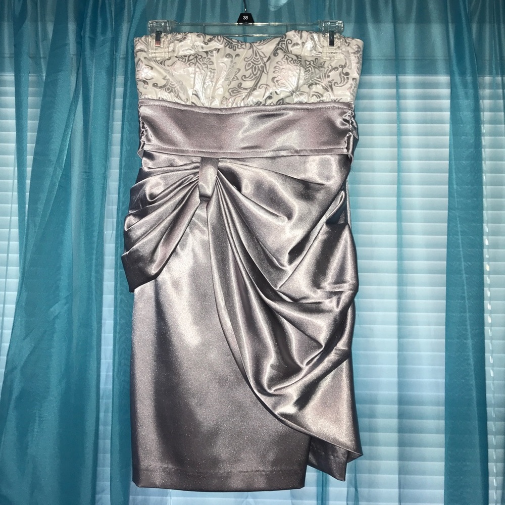 Classy, strapless dress