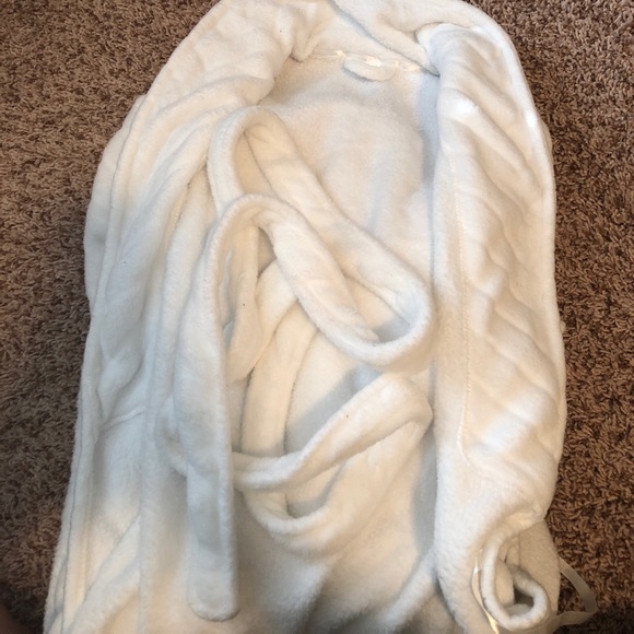 Ulta white robe - Picture 1 of 2
