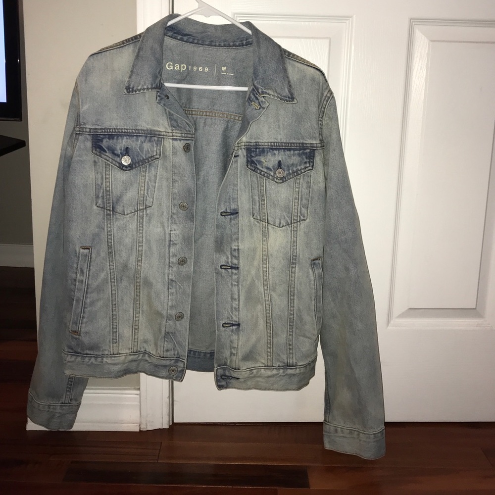 New Men’s White washed Jean Jacket size M!!