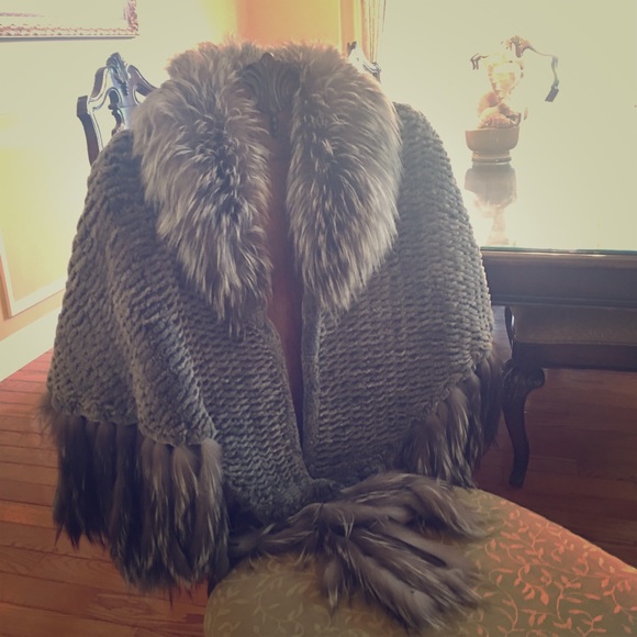 Beautiful Fur cape - Picture 2 of 3