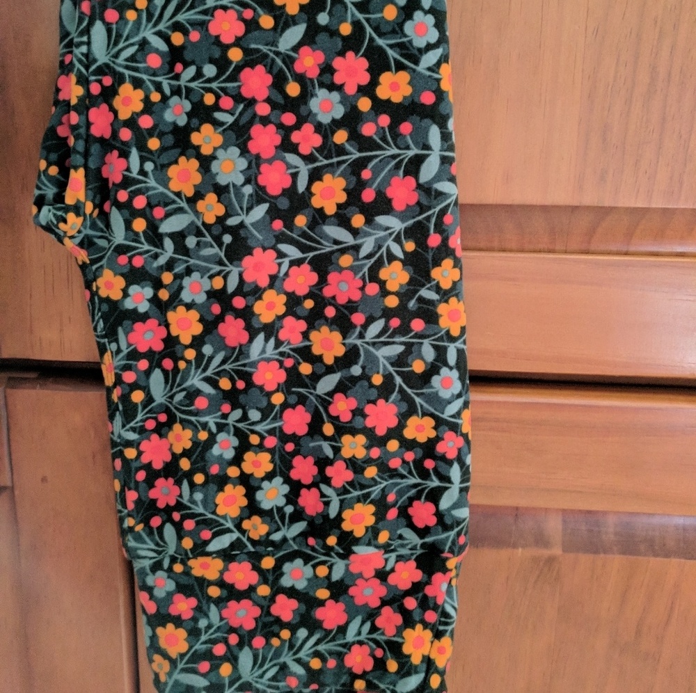 NWOT GORGEOUS FLORAL **OS** LuLaRoe Leggings!