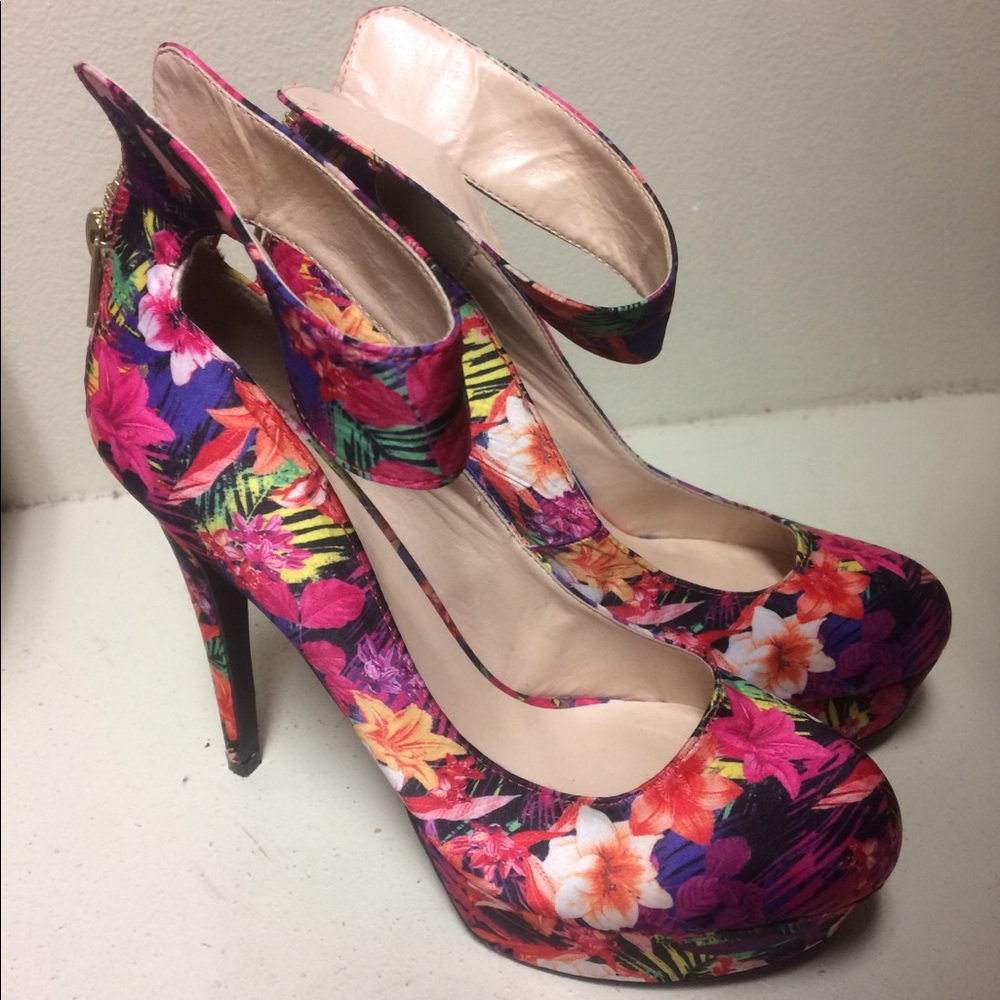Heels - Picture 2 of 4