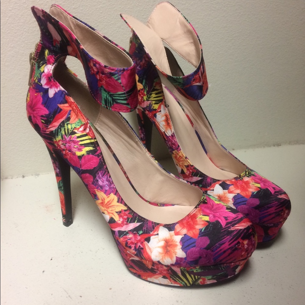 Heels - Picture 4 of 4