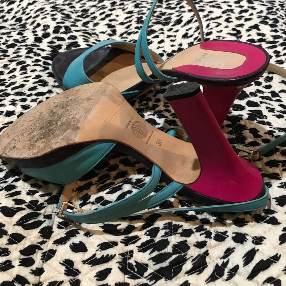 Beautiful Versace heels - Picture 3 of 3