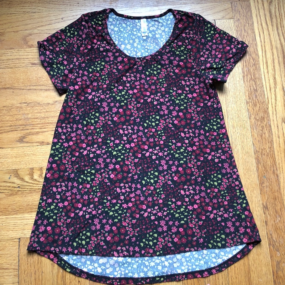 Lularoe Legging material Classic Tee Medium