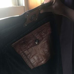 Alligator bluejeans