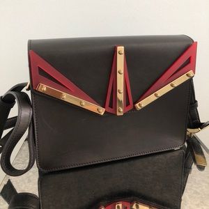 Kzeniya structure cross body with acrylic detail