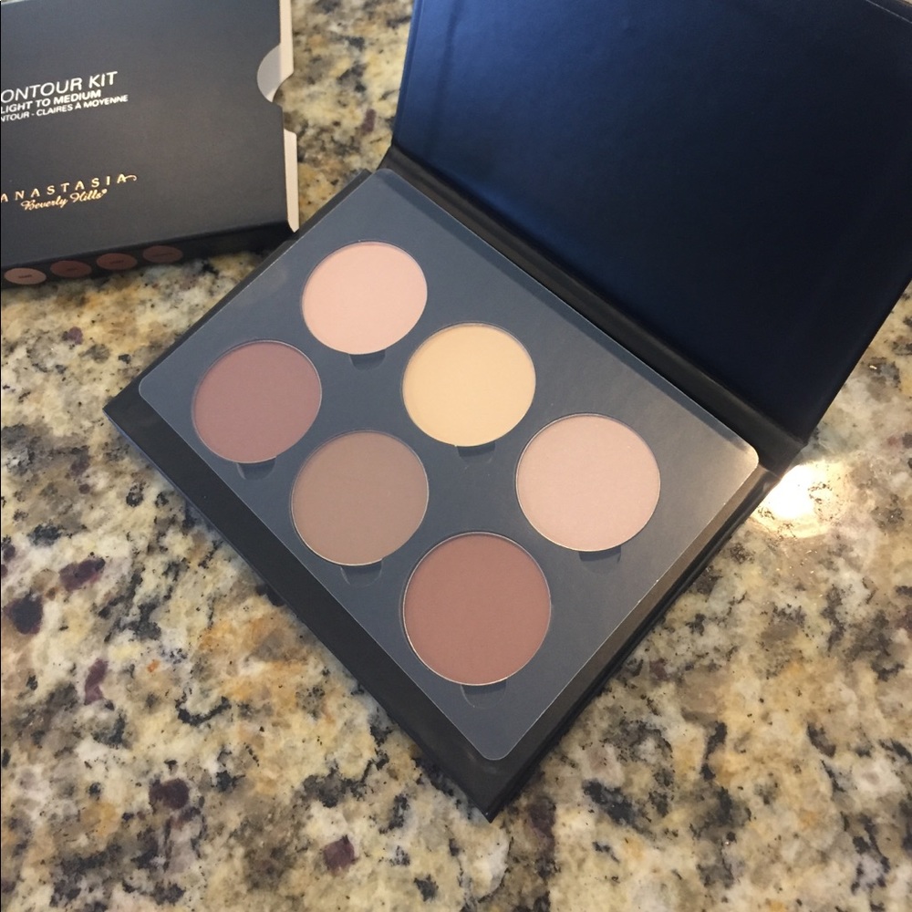 Anastasia contour powder kit (light to medium) NEW