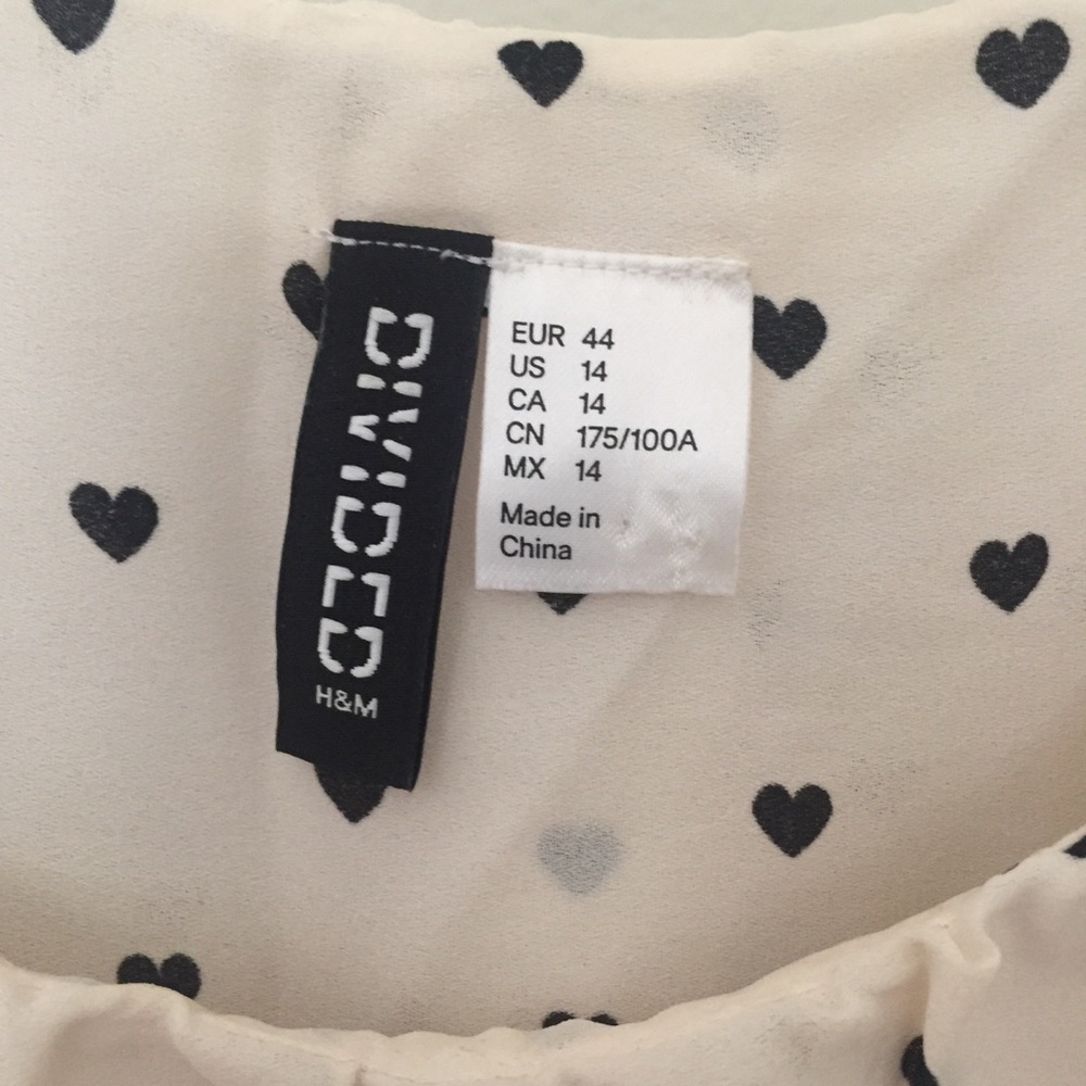 DONATED 🌿 | Heart-pattern cream tank top - Picture 4 of 4